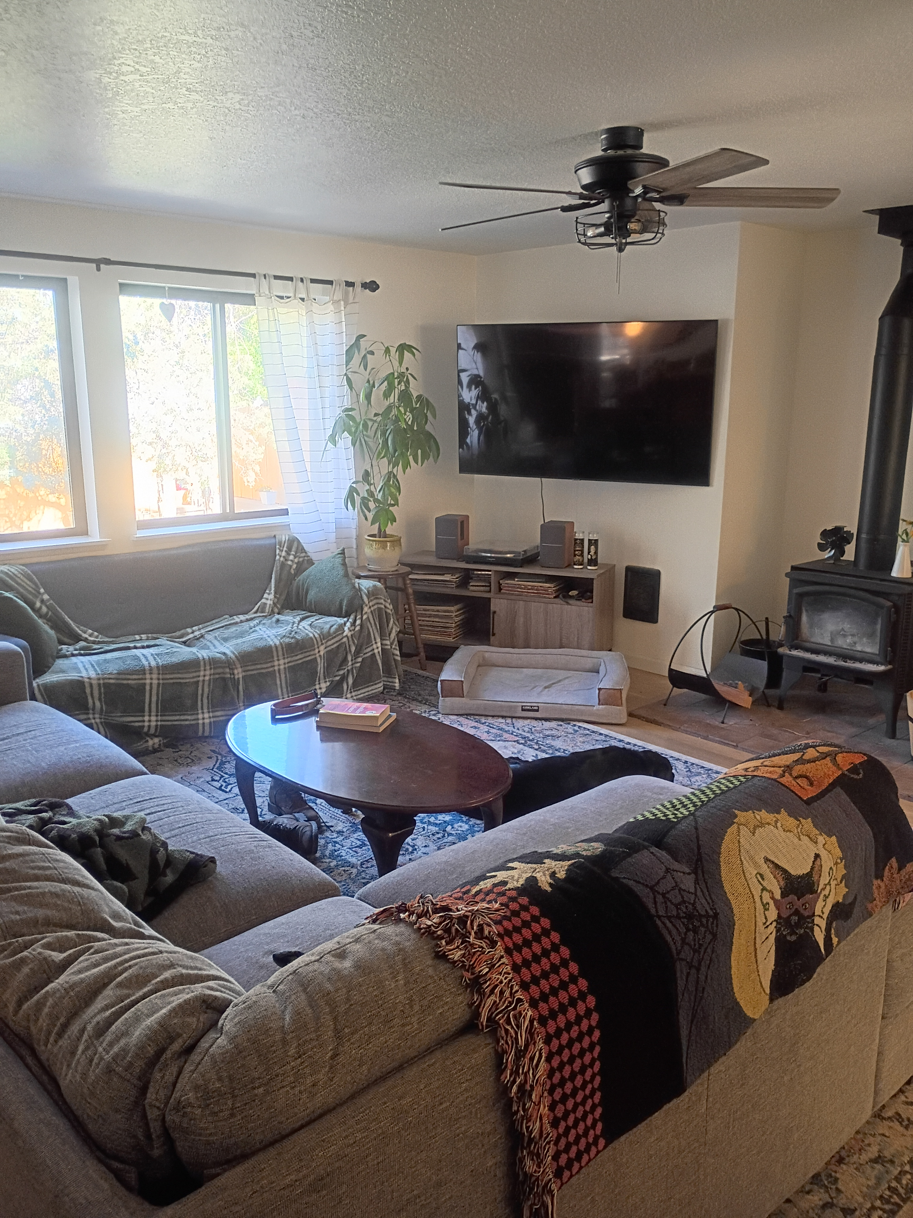 Fully fenced in house with sleeping for 8, all inclusive - Photo 4
