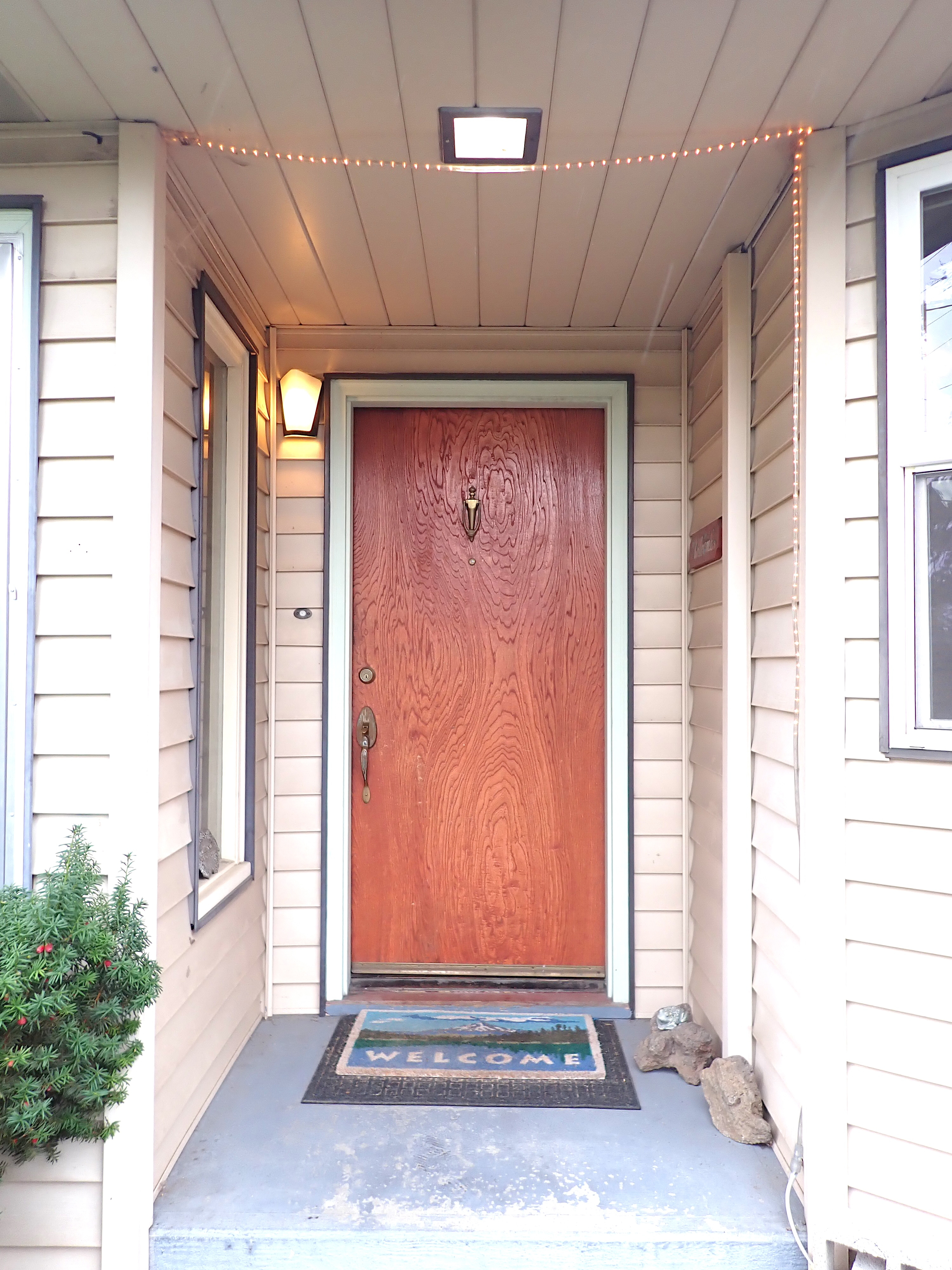 Mid Century Marvel near Hospital - Photo 5