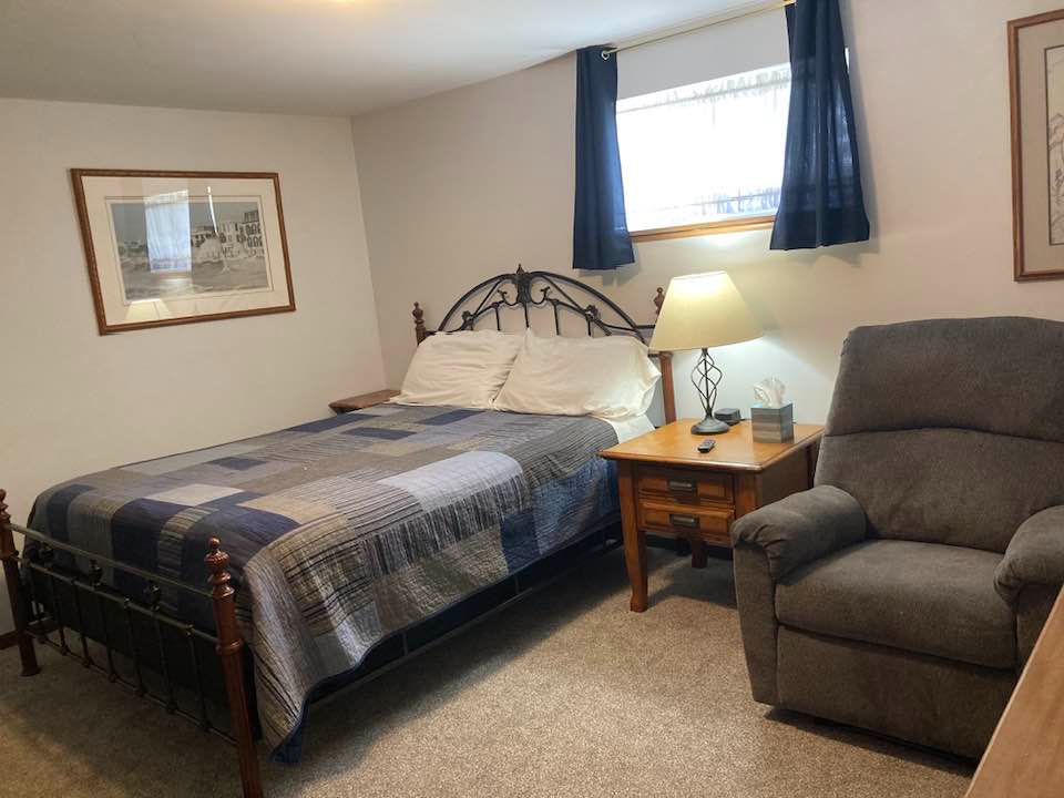 Private room on Long Lake