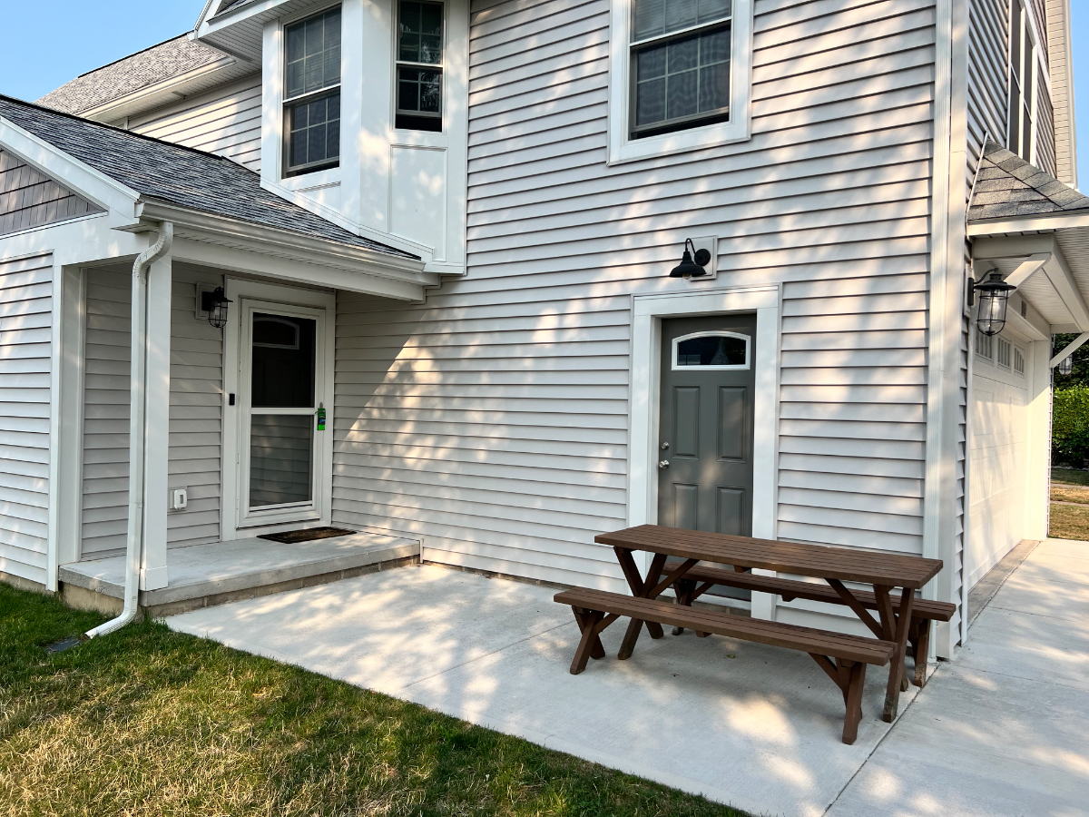 1 Bedroom House for rent - Photo 2