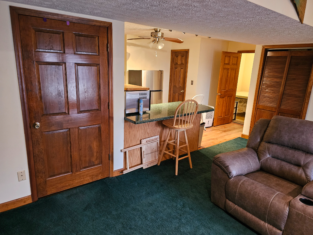 Ground level efficiency apartment - Photo 3