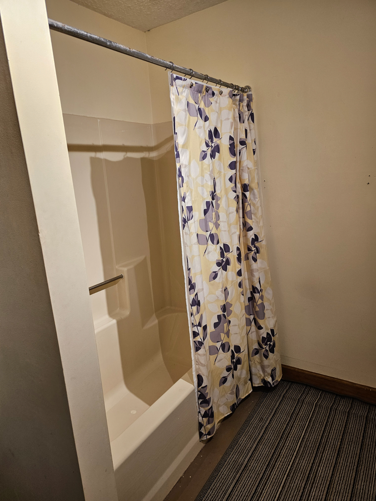 Ground level efficiency apartment - Photo 6