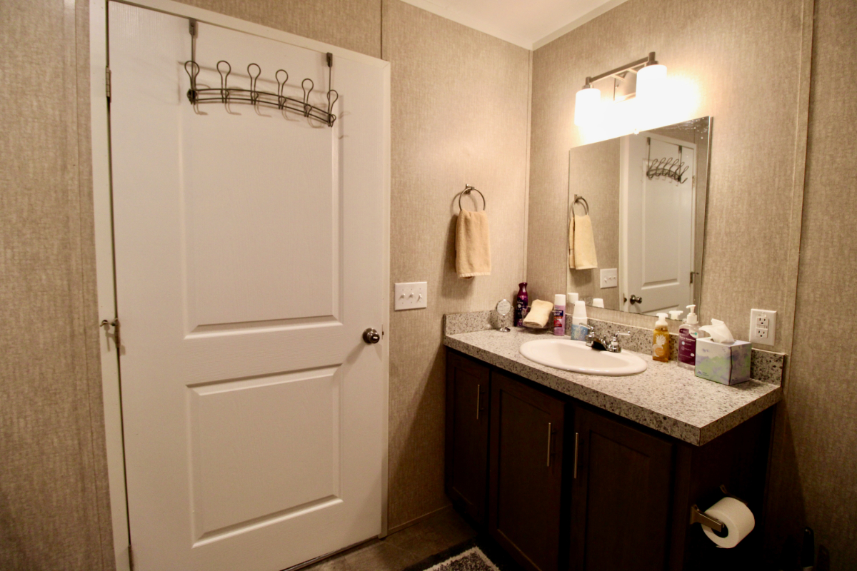 Private en suite in Vernon, VT - 15 minutes to hospital - Photo 4