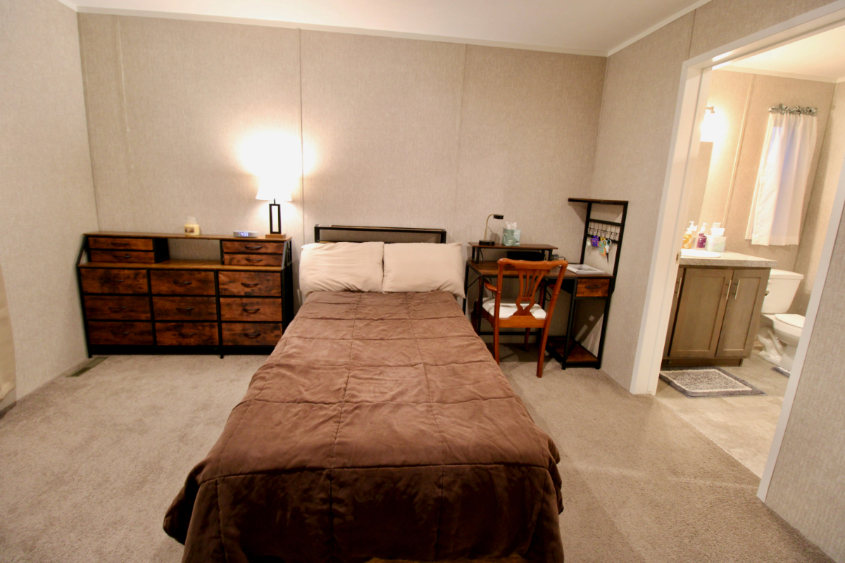 Private en suite in Vernon, VT - 15 minutes to hospital - Photo 2