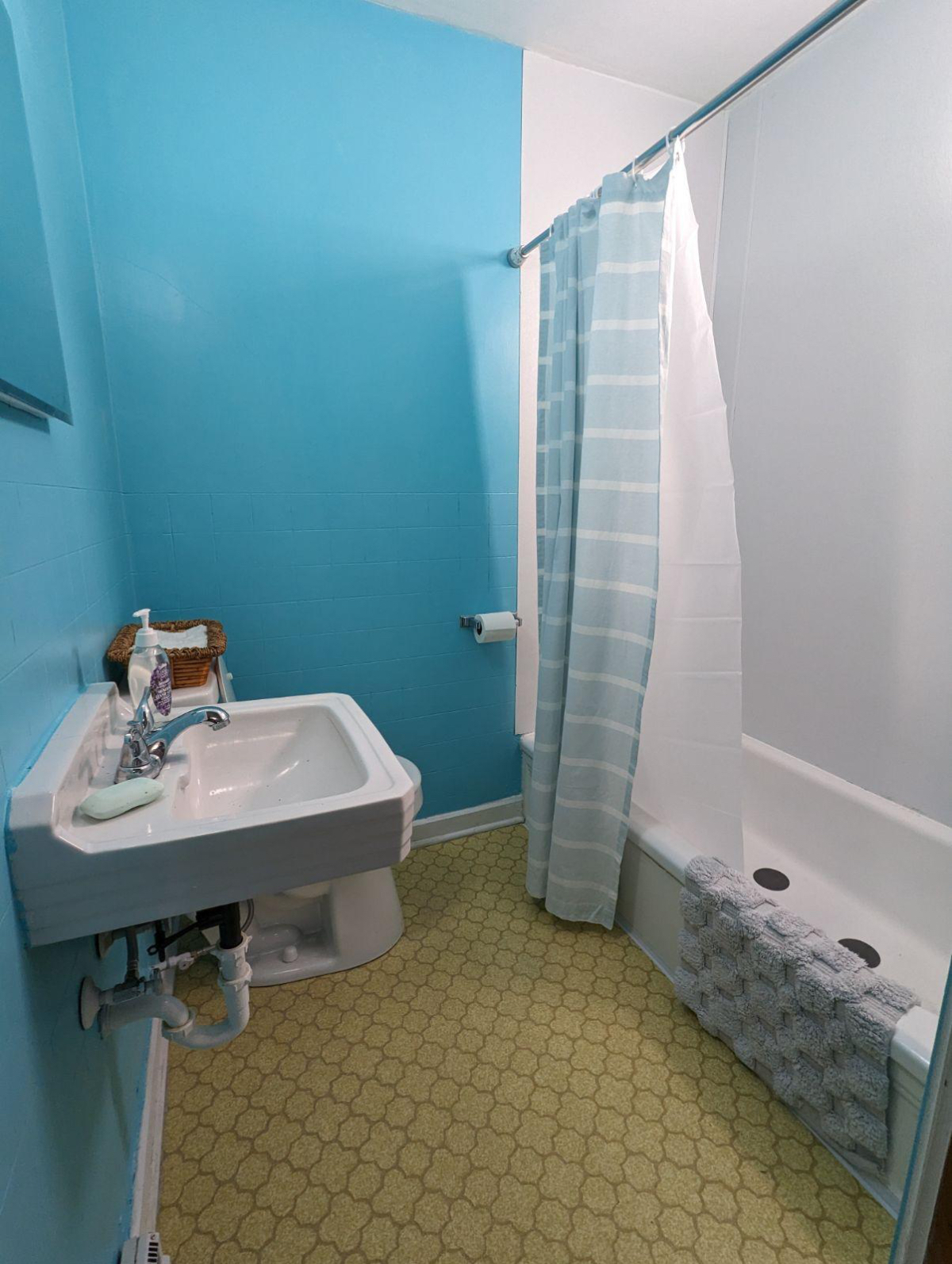 6 Minute Drive to Weirton Medical. Safe and secure centrally located close to all shopping needs. - Photo 10