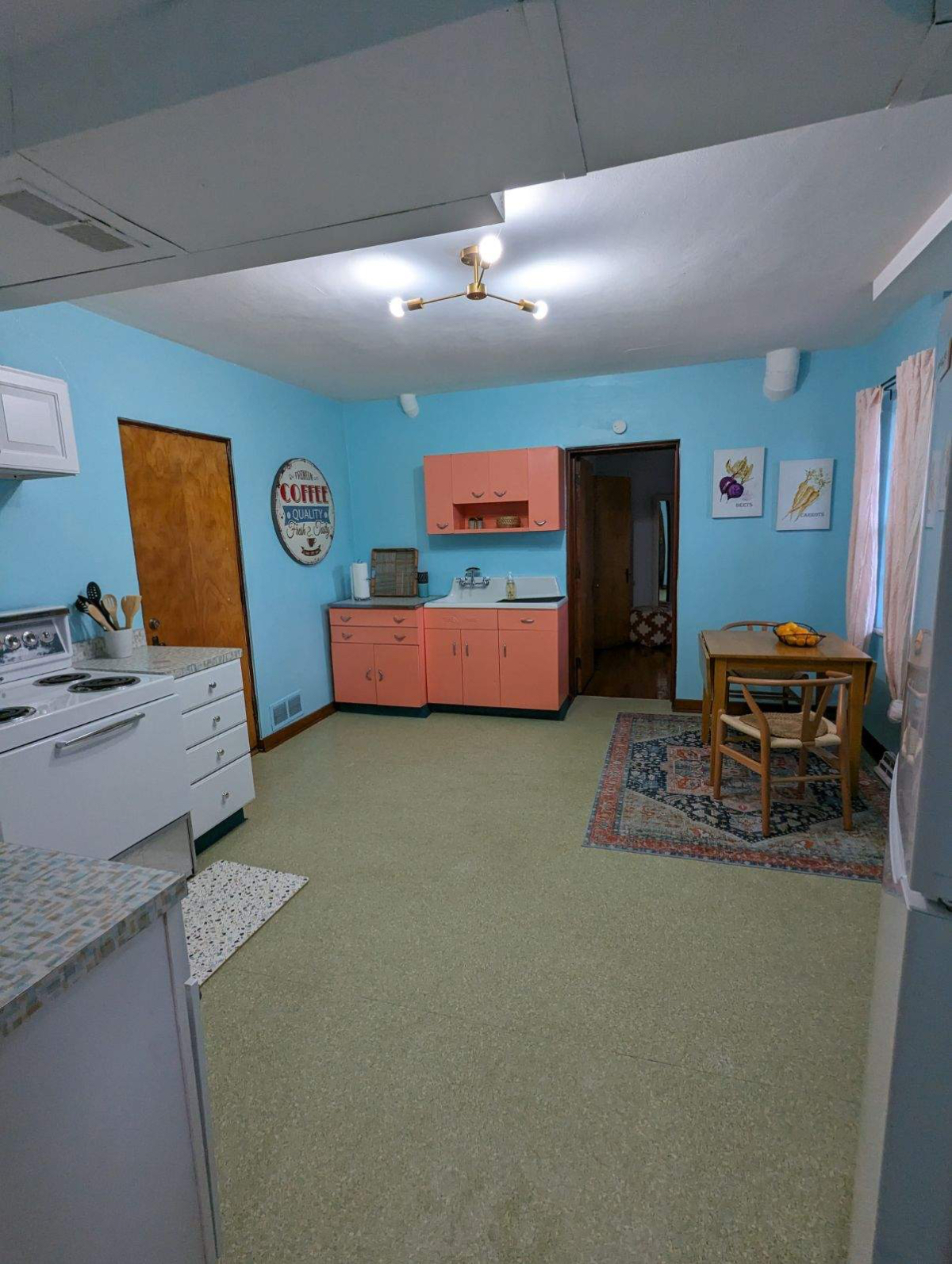 6 Minute Drive to Weirton Medical. Safe and secure centrally located close to all shopping needs. - Photo 4