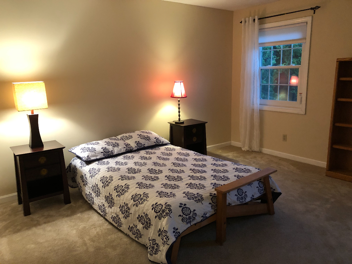 Charming Room in Colchester Home, 5 miles to UVMMC, Modern Amenities, Convenient Location - Photo 10