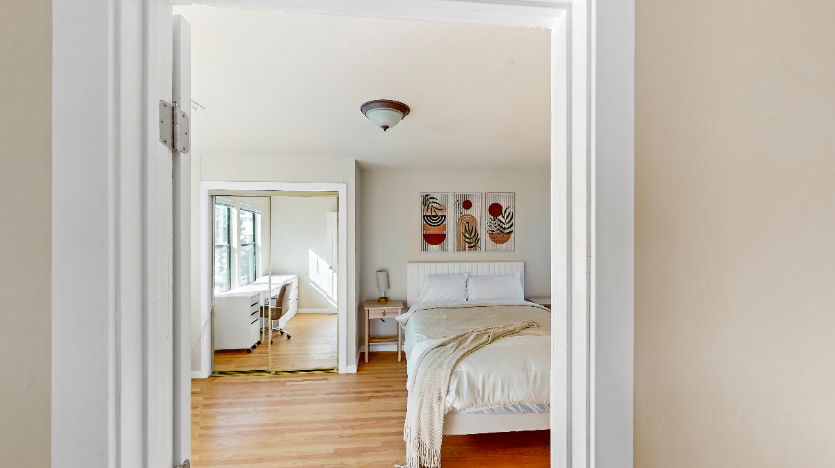 Sunny 3 Bedroom with parking and W/D in Hayes Valley - Photo 4