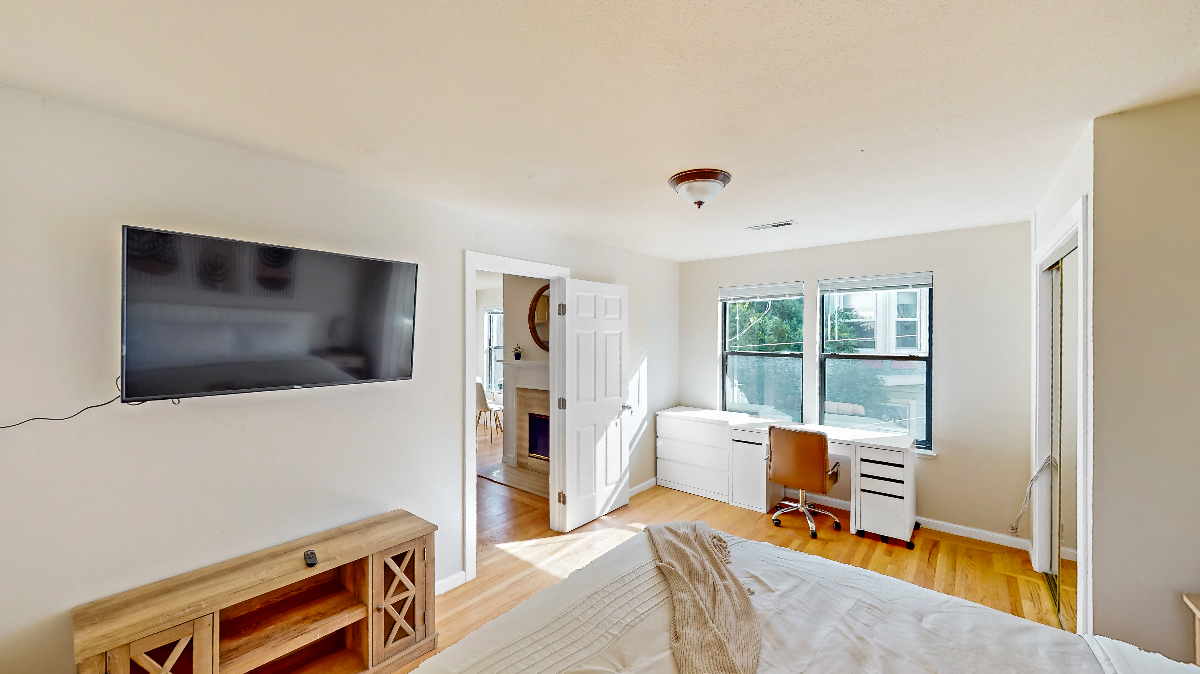 Sunny 3 Bedroom with parking and W/D in Hayes Valley - Photo 5