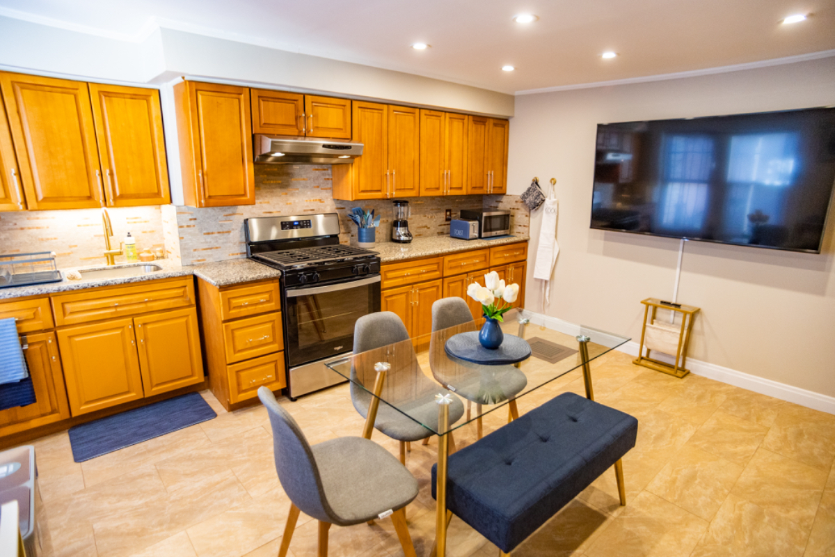 Lees Brooklyn Townhome w/Backyard & Close Metro - Photo 9