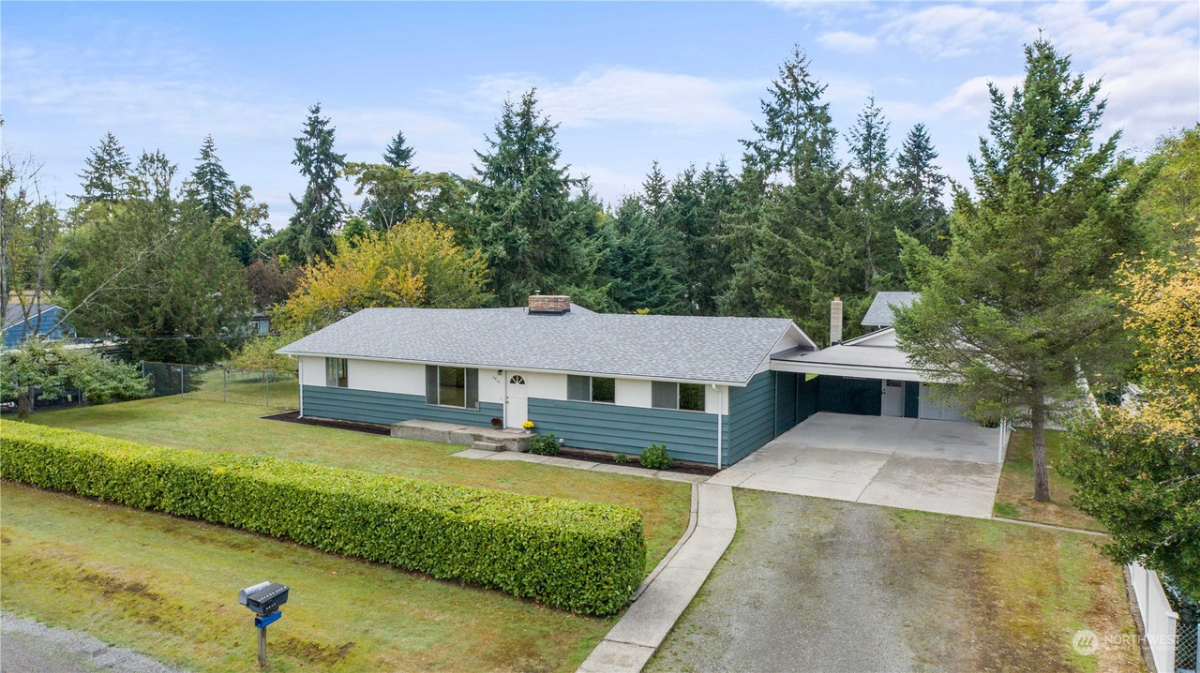 Primary Suite with Private Bathroom in Tacoma