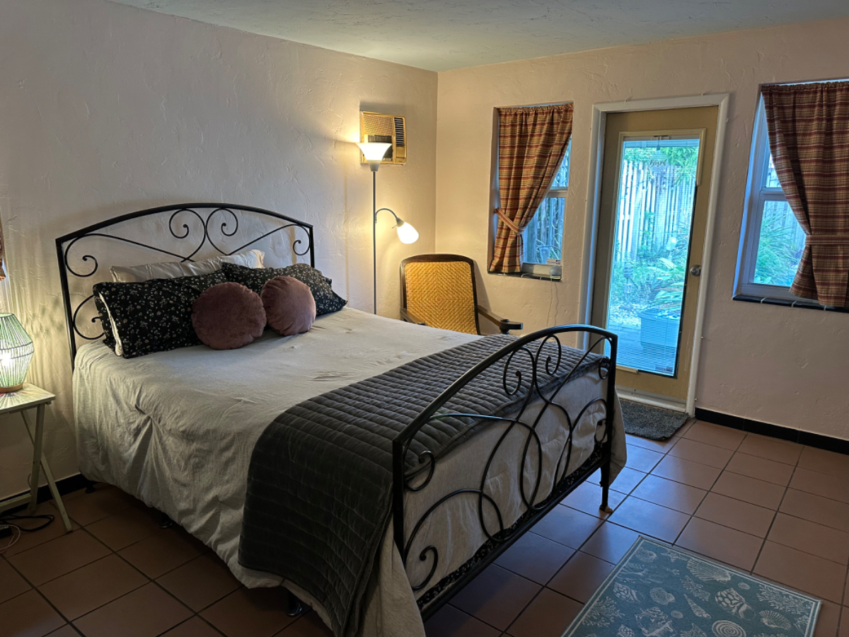 Beach Bungalow - Photo 2