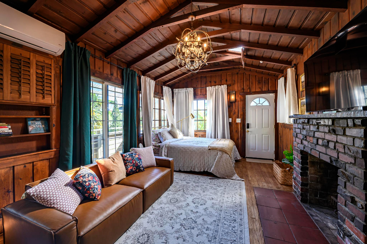 Cozy Cabin in Hollywood Hills - Photo 1