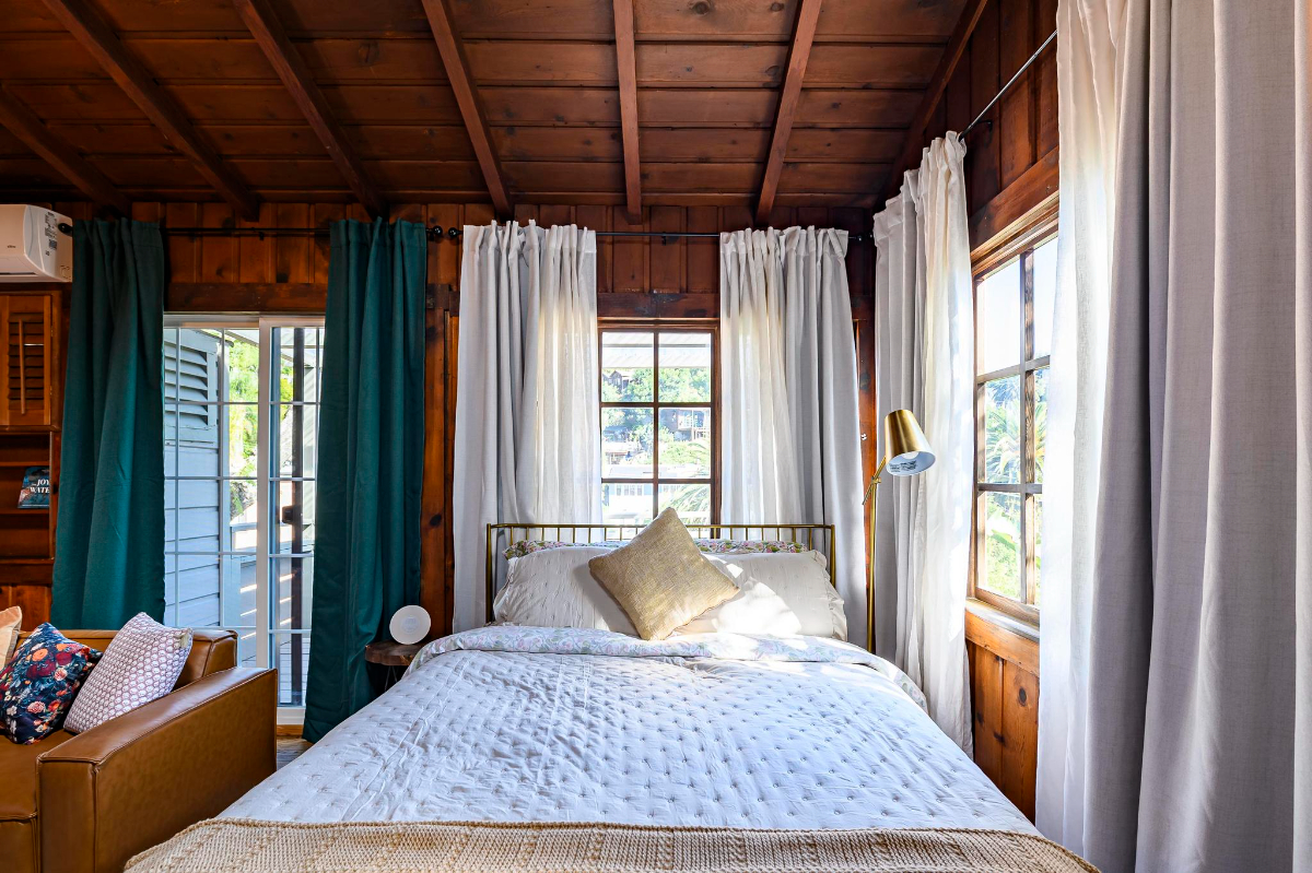 Cozy Cabin in Hollywood Hills - Photo 2