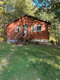 Cozy cottage on the water - Photo 1