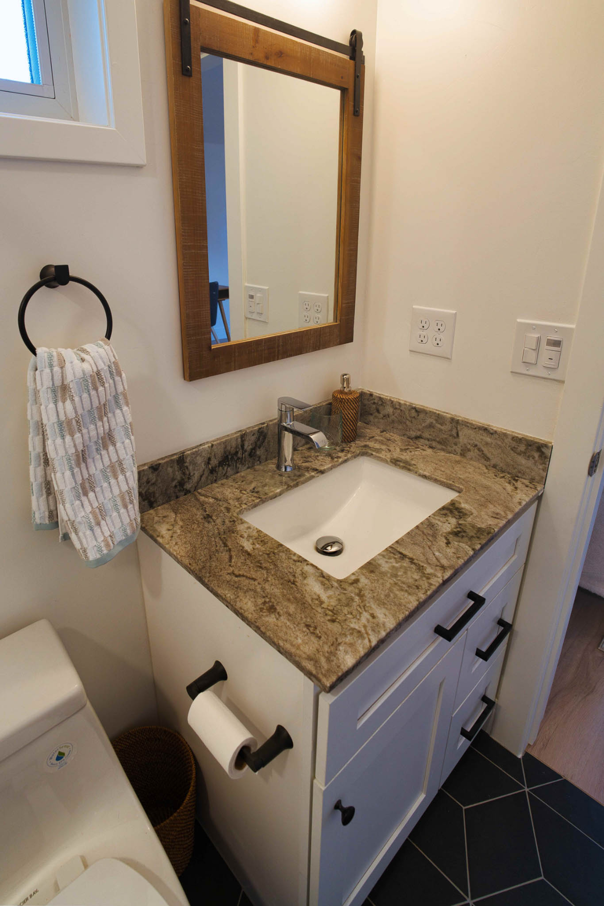 Convenient Studio Apartment near Mercy, Sutter and UC Med Center plus Other Amenities - Photo 6