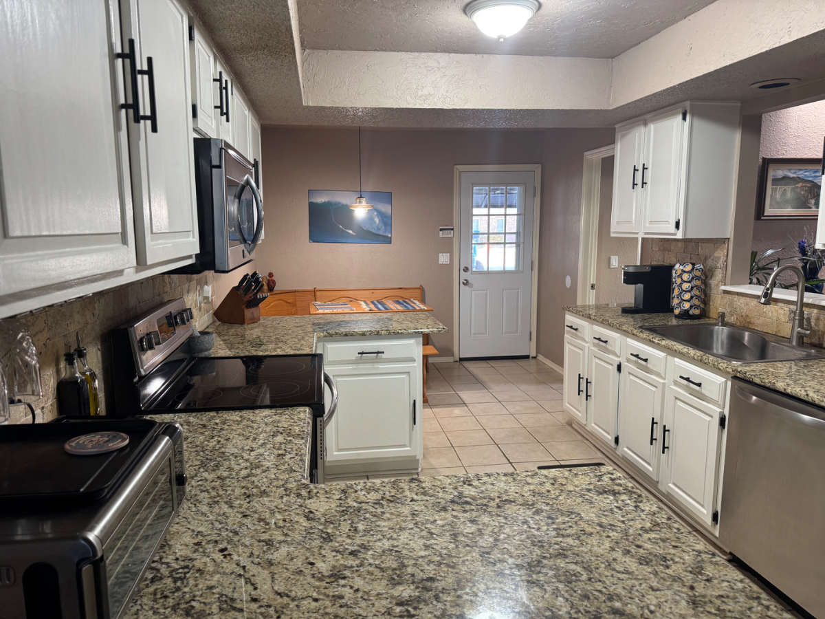Metro Lake Retreat - Country Comfort with City Access - Photo 4