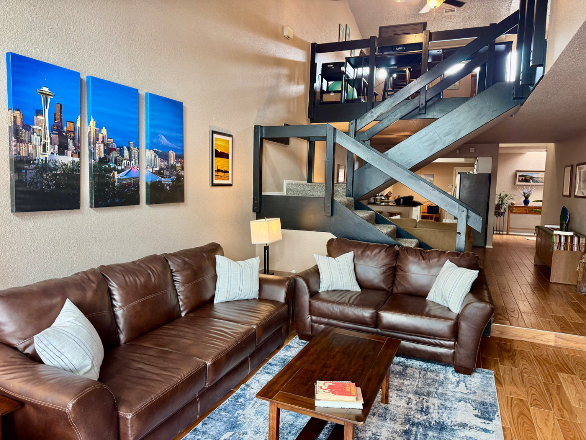 Metro Lake Retreat - Country Comfort with City Access - Photo 3