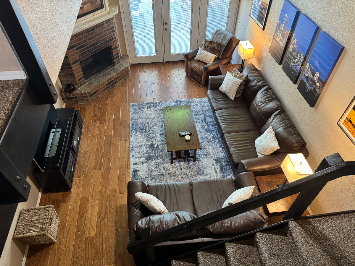 Metro Lake Retreat - Country Comfort with City Access