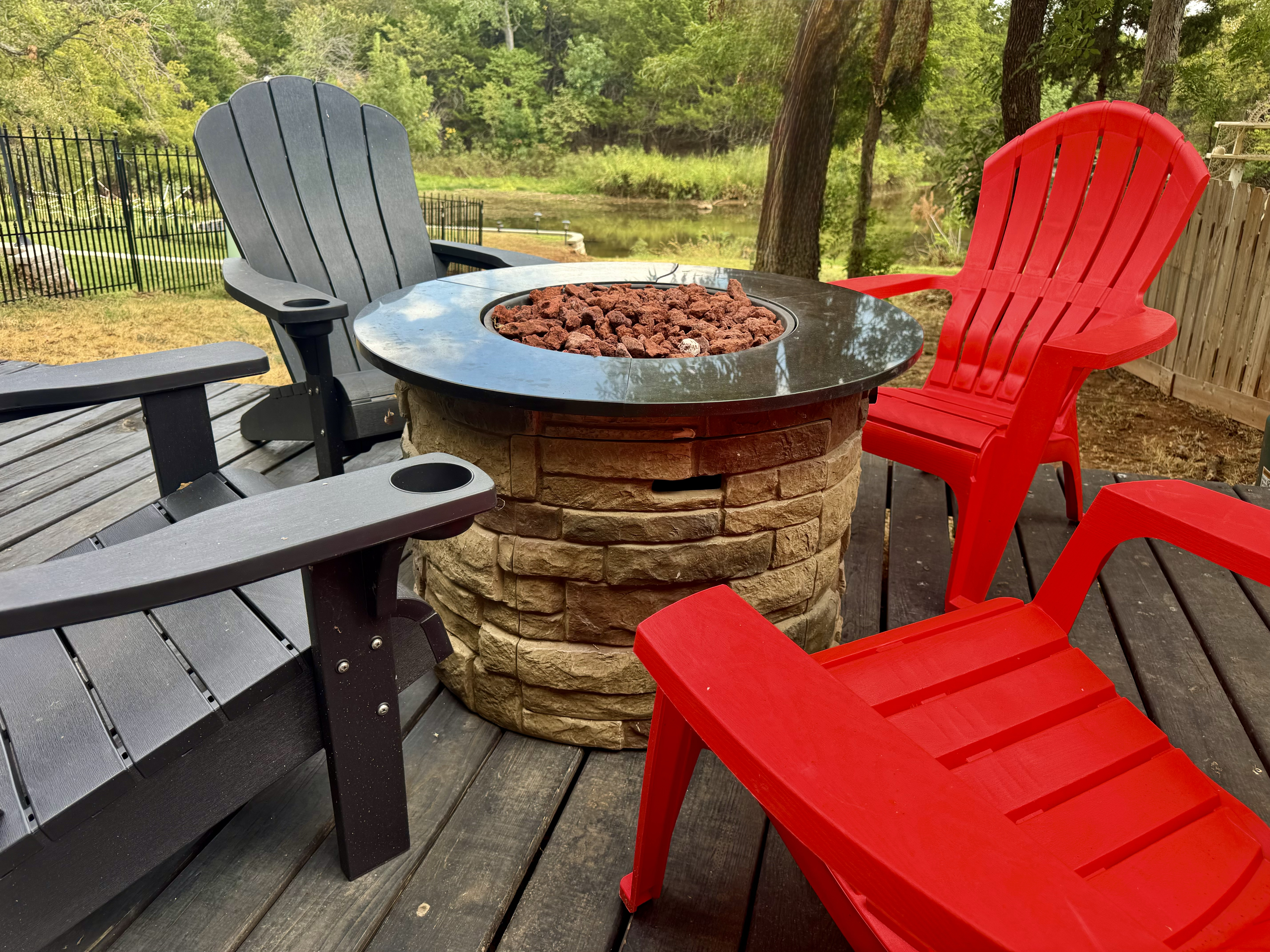 Metro Lake Retreat - Country Comfort with City Access - Photo 2
