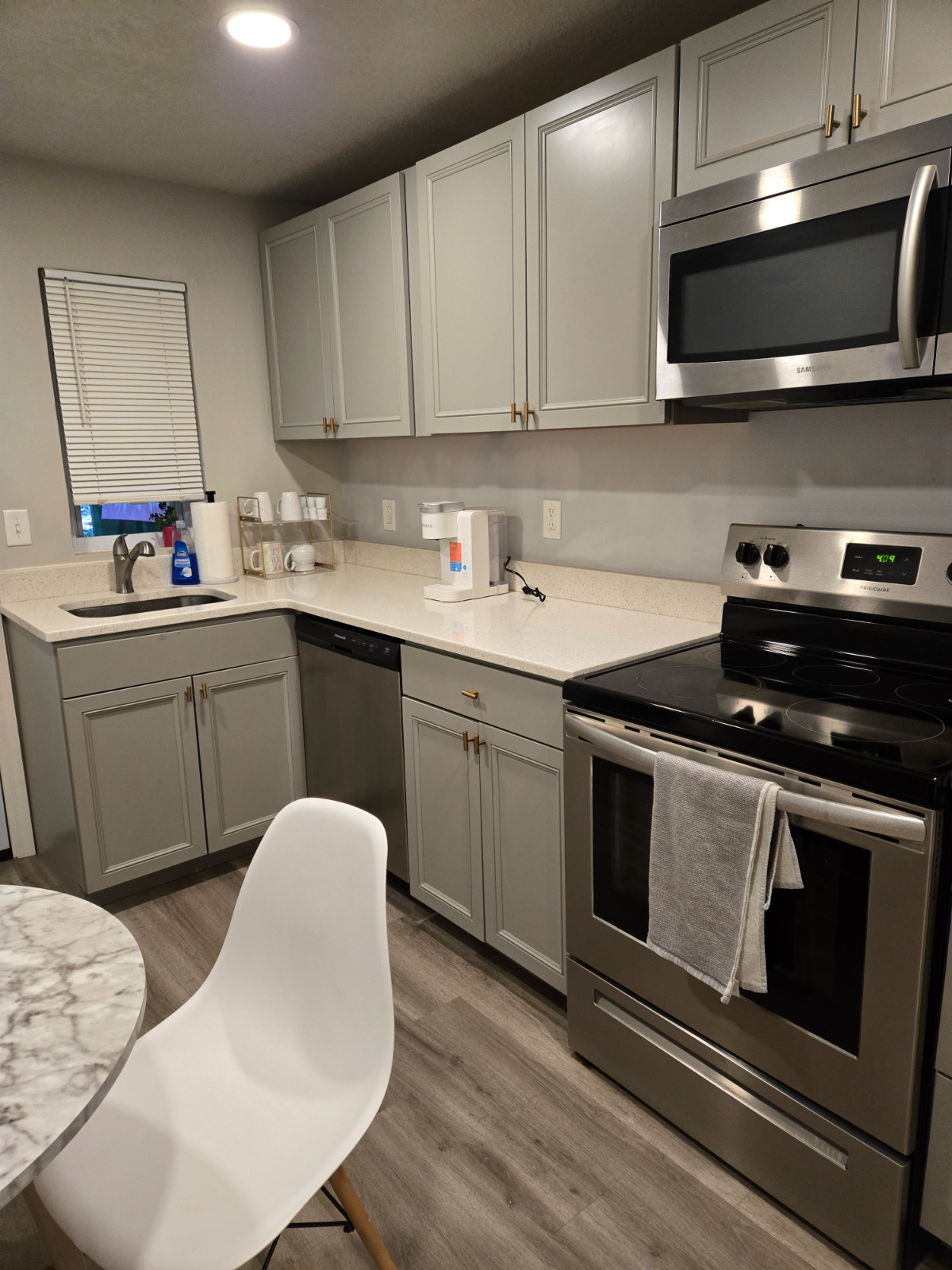 Riverside Retreat, Minutes to Downtown - Photo 9