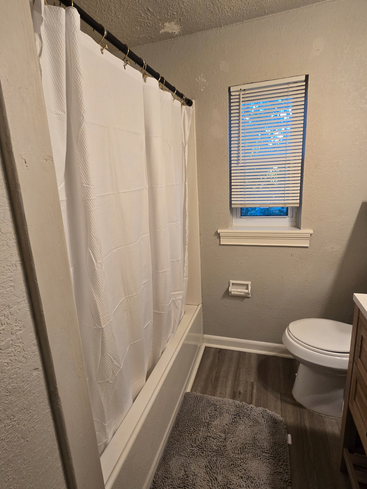 Riverside Retreat, Minutes to Downtown - Photo 10