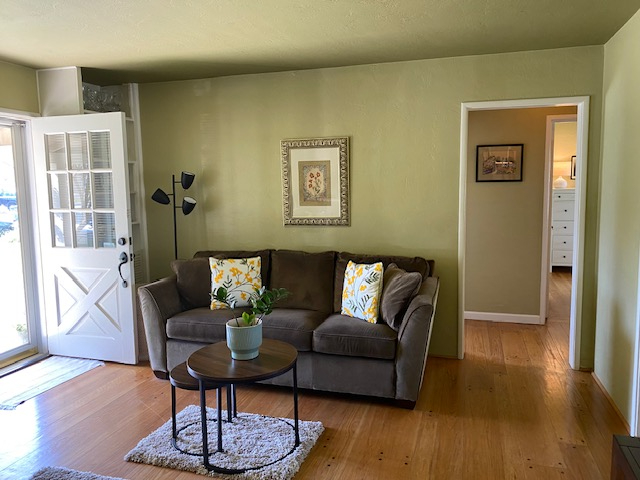 Wonderful spacious cottage recently remodeled... - Photo 4