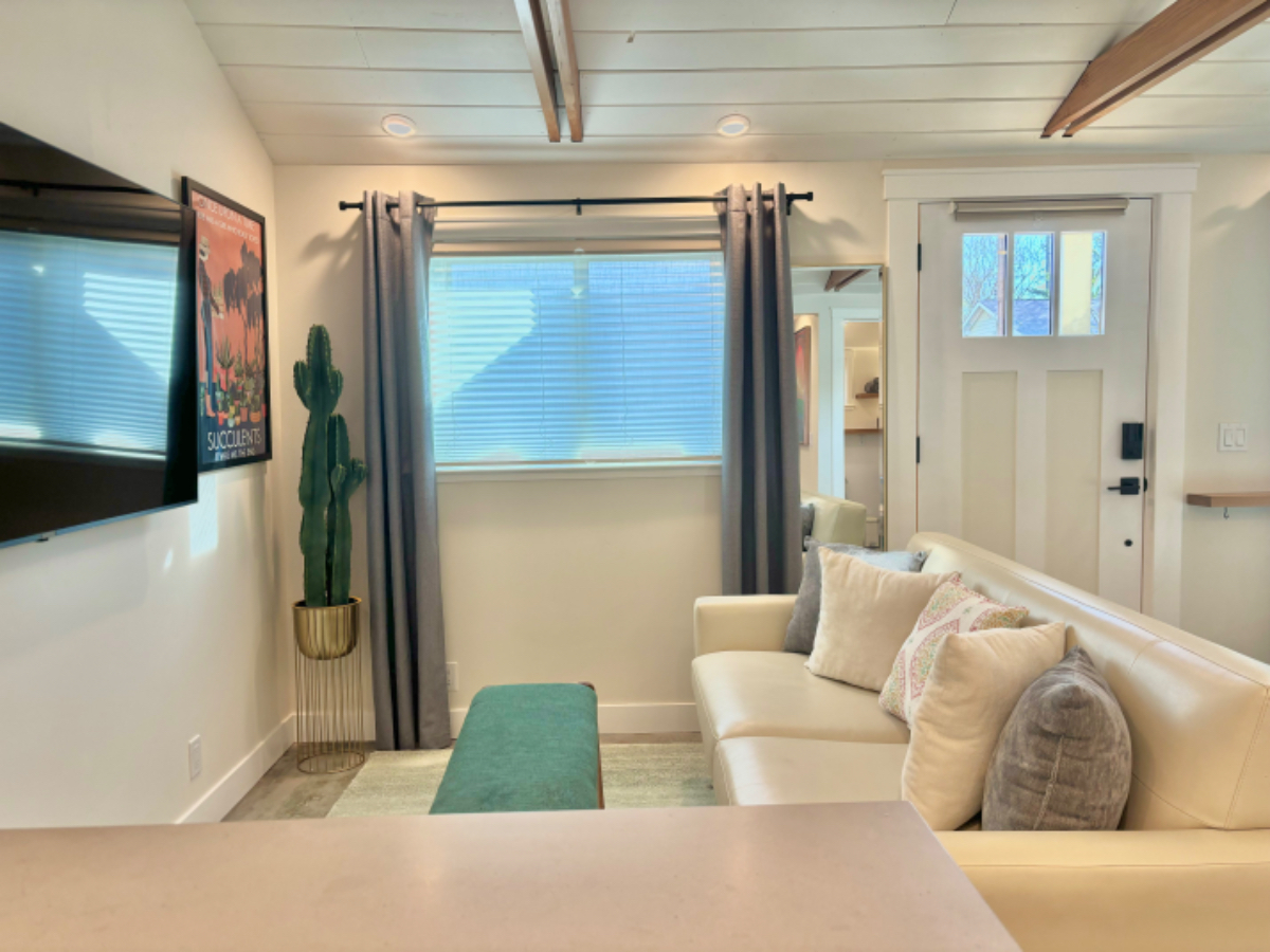 Lovely Studio near Curtis Park - Photo 2
