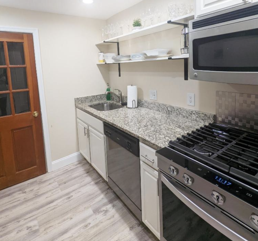 Petworth - 1BR, 1BA, Furnished, Private Unit, All Utilities, Free Parking, Pets Allowed, Laundry In- - Photo 4