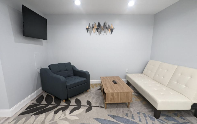 Petworth - 1BR, 1BA, Furnished, Private Unit, All Utilities, Free Parking, Pets Allowed, Laundry In- - Photo 1