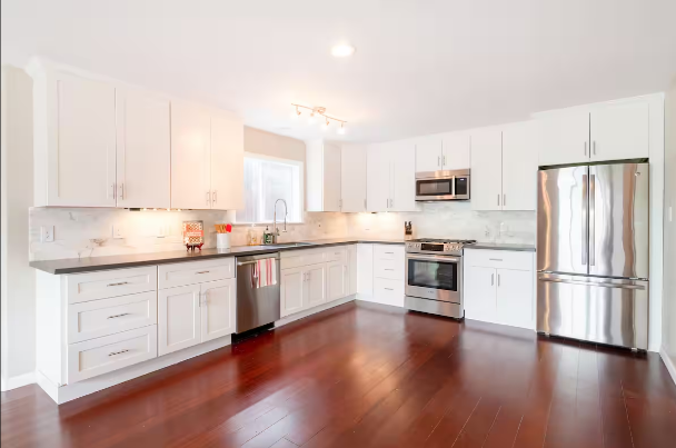 Solace at Bayhaus / 2 Bed /WFH /Laundry /Parking - Photo 3