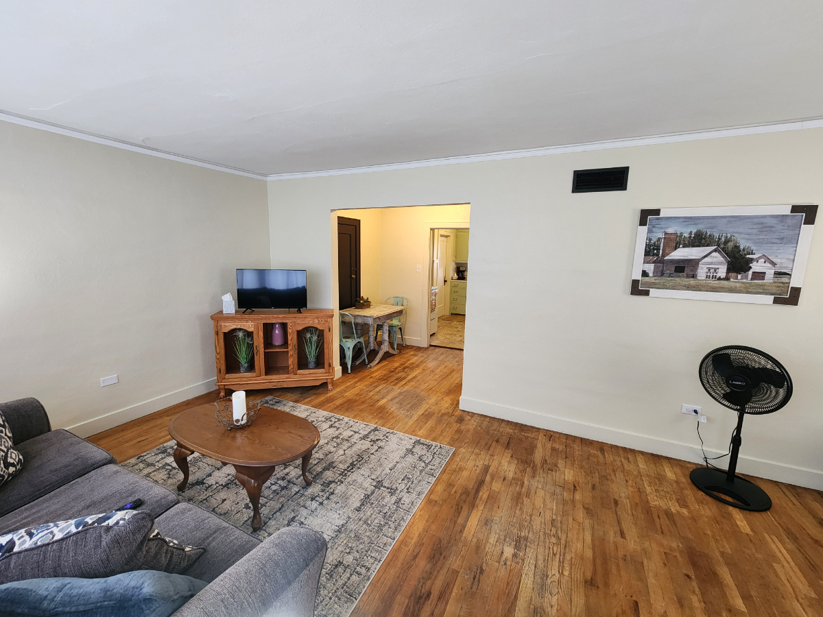 Sunny and Spacious 1-Bed Apartment- Prime Location - Photo 1