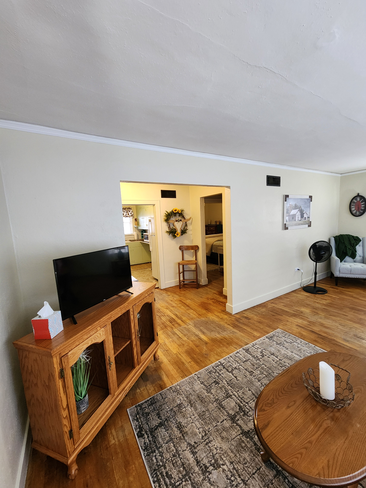 Sunny and Spacious 1-Bed Apartment- Prime Location - Photo 3