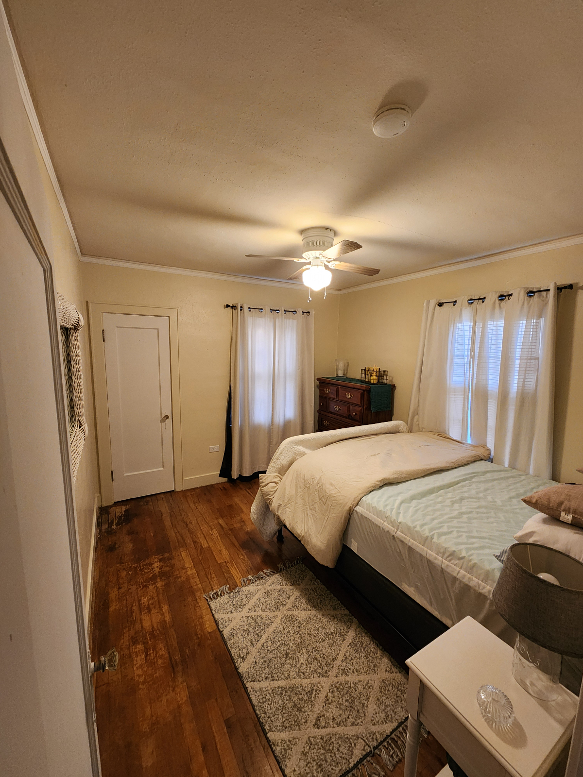 Sunny and Spacious 1-Bed Apartment- Prime Location - Photo 4