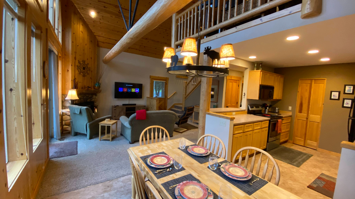 3bd/2ba light filled home on the golf course, EV charger, central AC - Photo 2