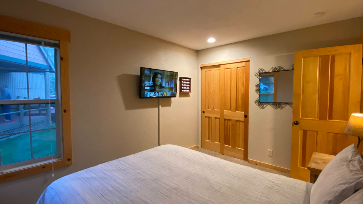3bd/2ba light filled home on the golf course, EV charger, central AC - Photo 6
