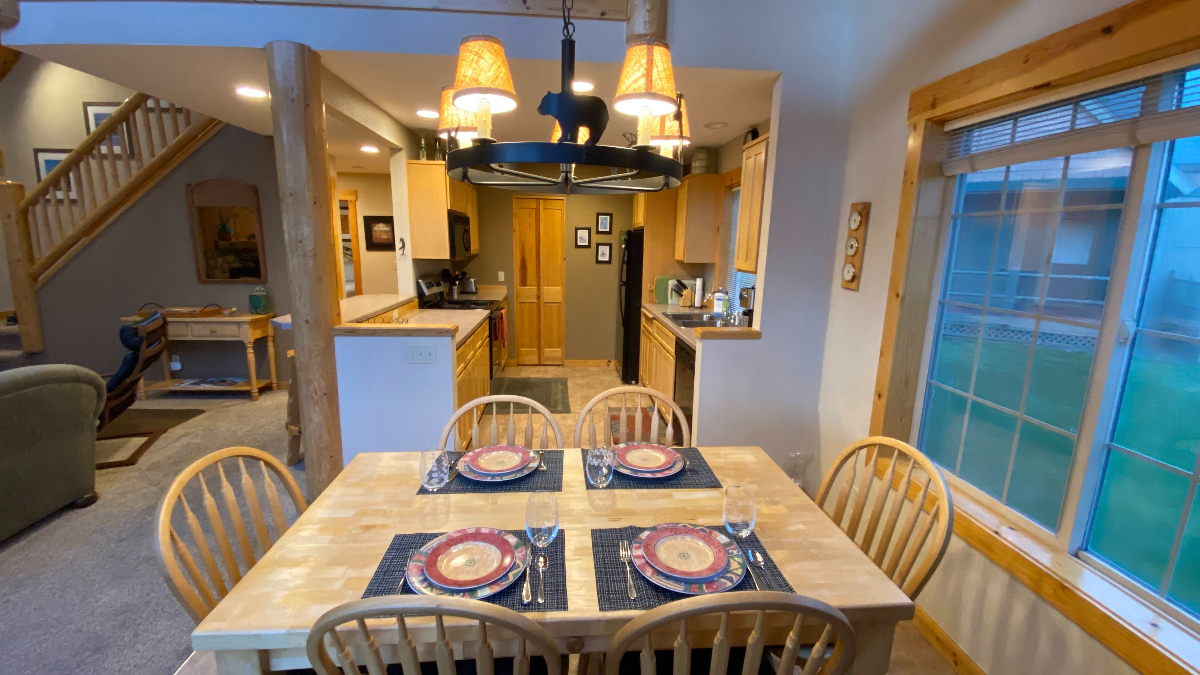 3bd/2ba light filled home on the golf course, EV charger, central AC - Photo 3