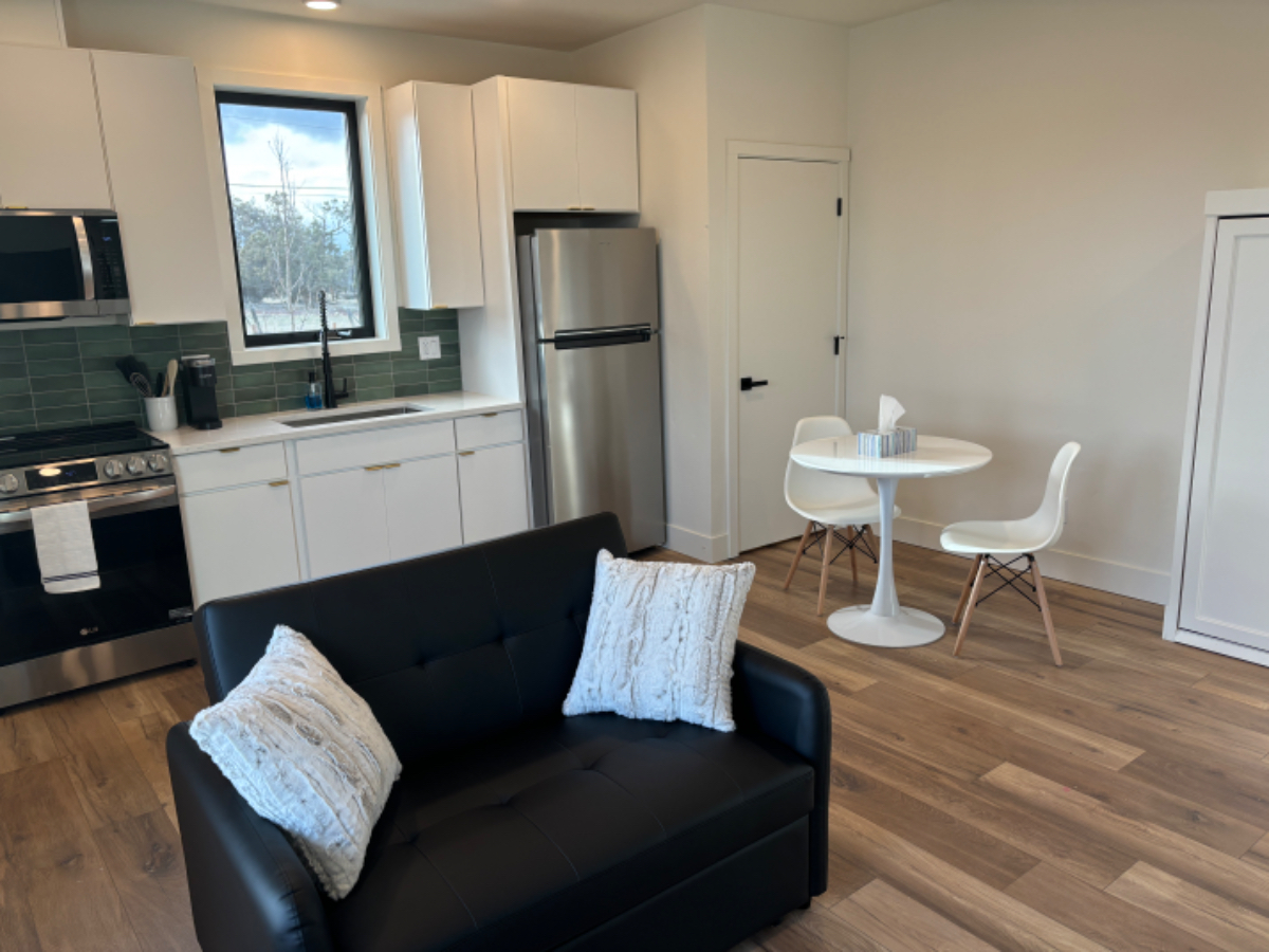 Welcome to your cozy, brand-new studio apartment with a delightful patio and breathtaking mountain view - Photo 3