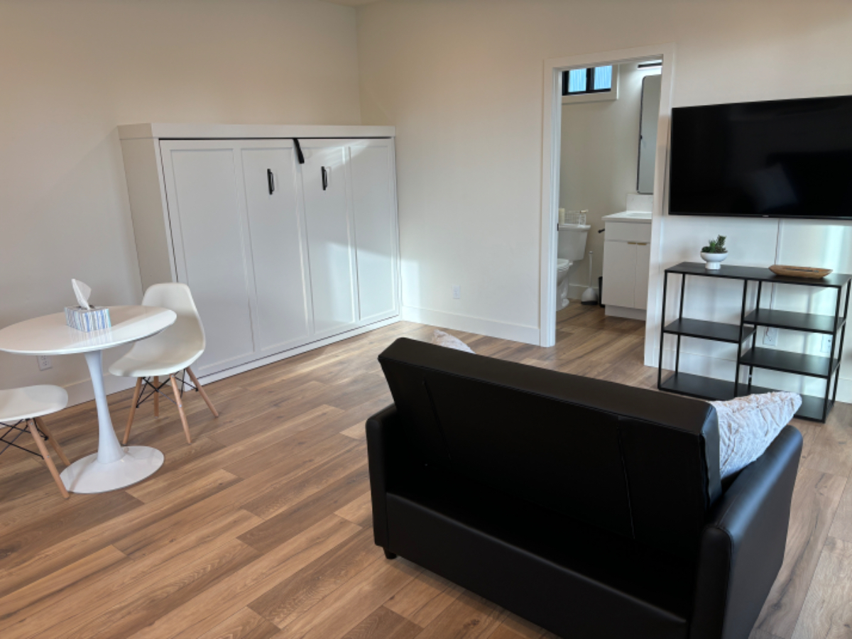 Welcome to your cozy, brand-new studio apartment with a delightful patio and breathtaking mountain view - Photo 2