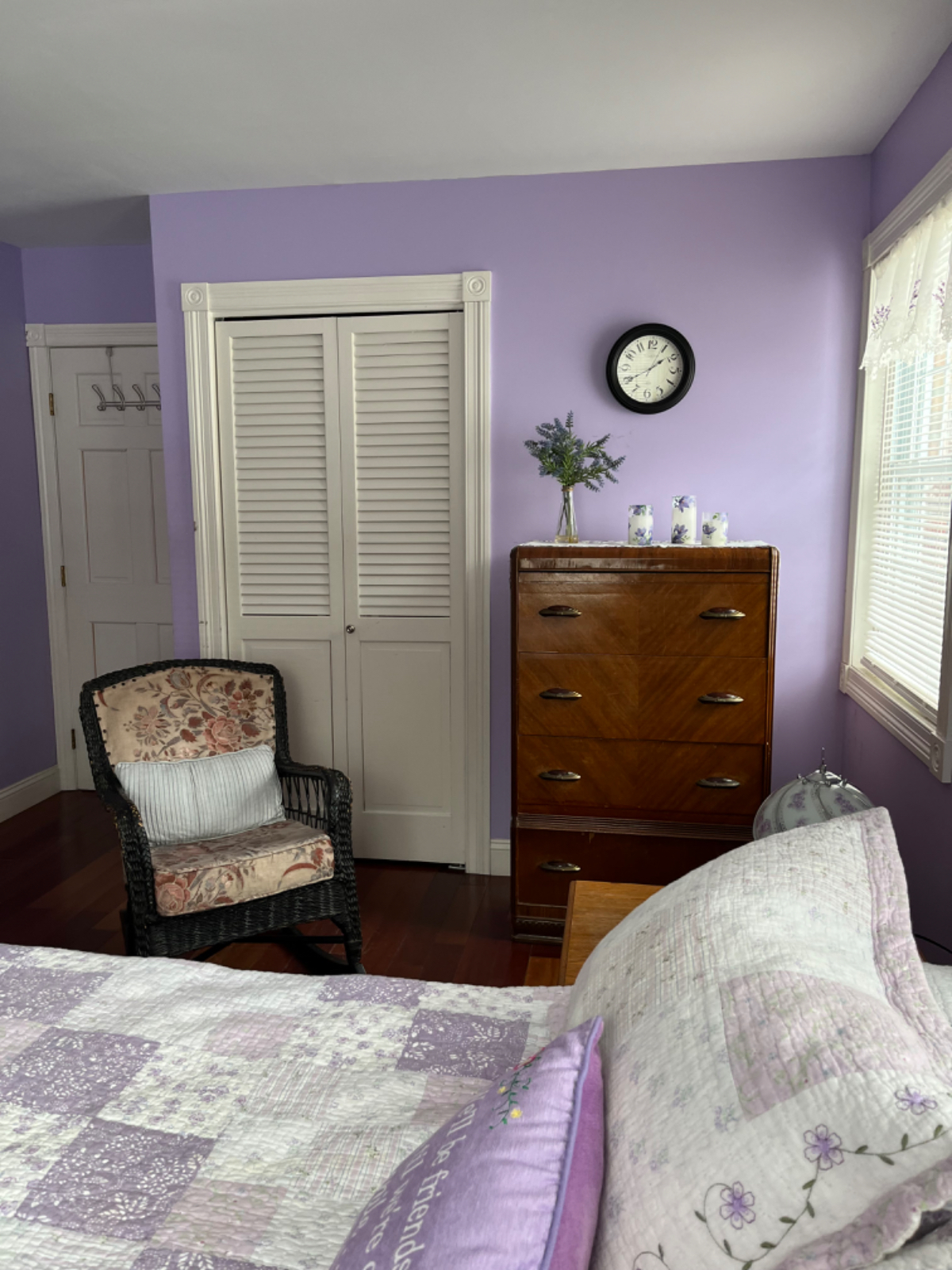Room for rent with fenced in backyard for your pet - Photo 2
