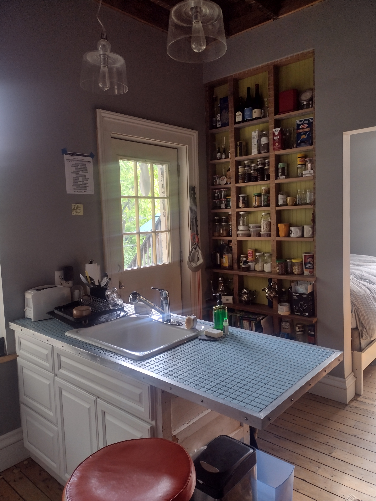 Cozy, bright 1 BR apt, best of country living steps from downtown Troy - Photo 5