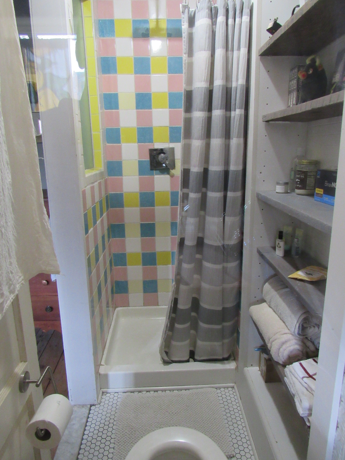 Cozy, bright 1 BR apt, best of country living steps from downtown Troy - Photo 6