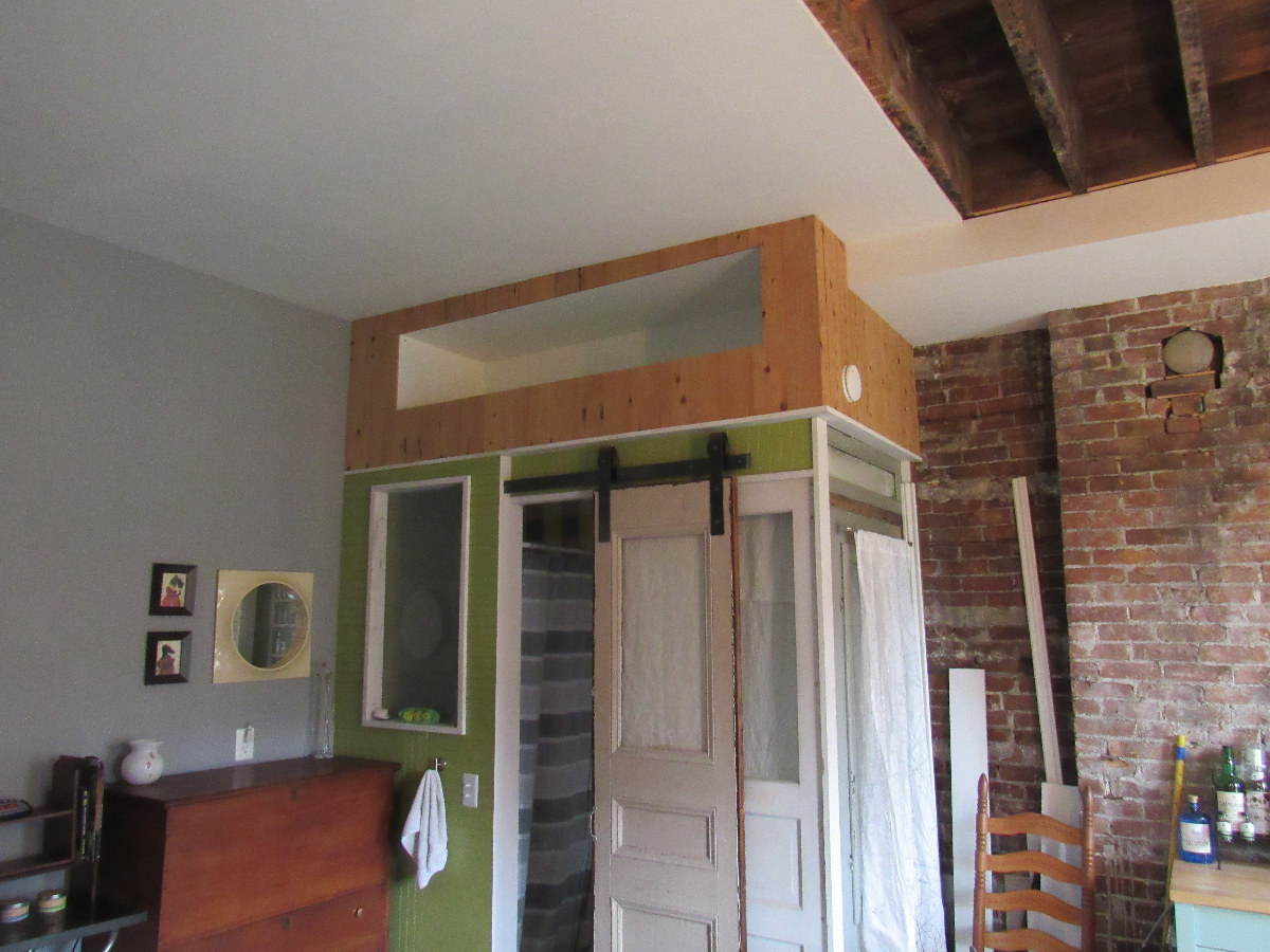 Cozy, bright 1 BR apt, best of country living steps from downtown Troy - Photo 9