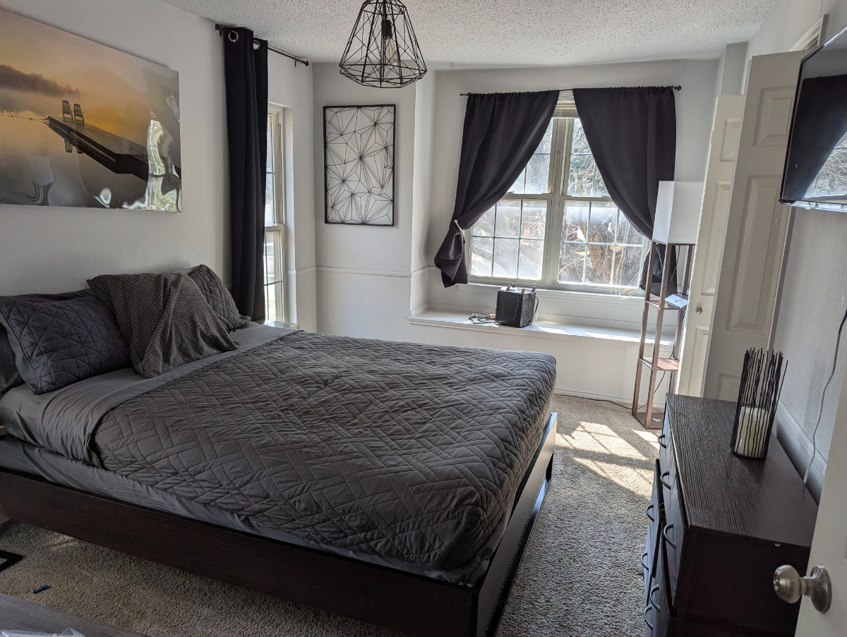 Private room with kitchenette available Nov 1st. 2026 - Photo 6