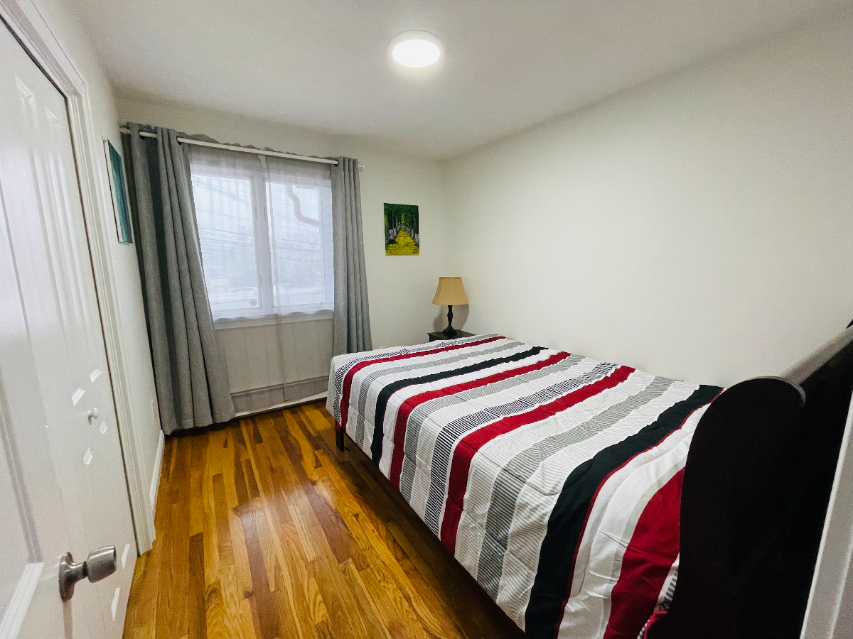 Room 1- smaller room for share