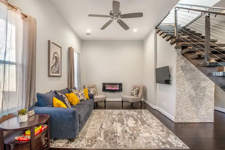 A modern Mid-town 4 bedroom two-story gated home with a private jacuzzi, near the Medical Center, Hobby Int'l airport and Downtown Houston.