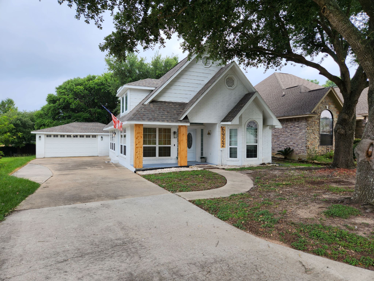 Beautifully Updated Home In Seven Coves - Photo 1