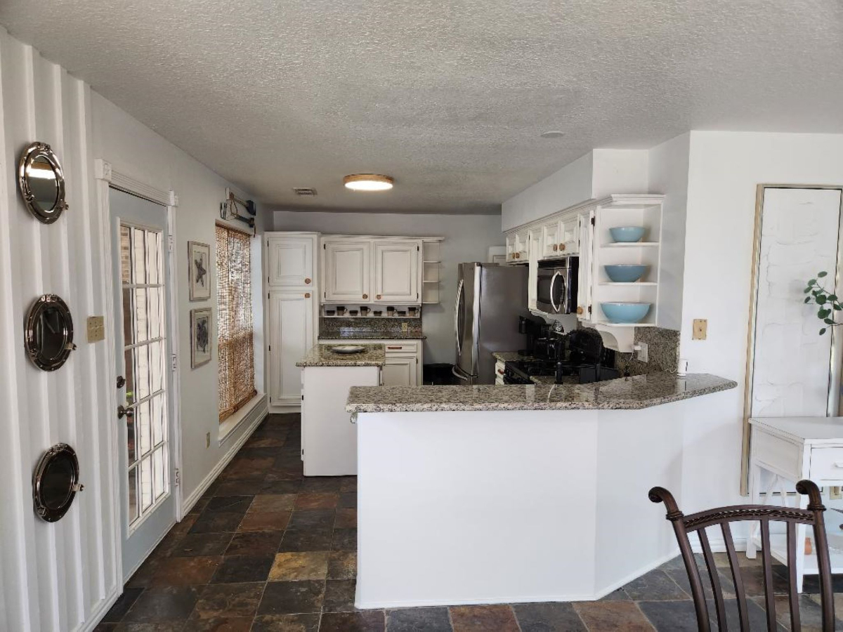 Beautifully Updated Home In Seven Coves - Photo 6