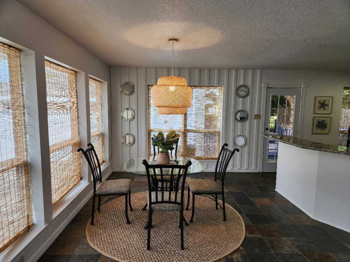 Beautifully Updated Home In Seven Coves - Photo 7