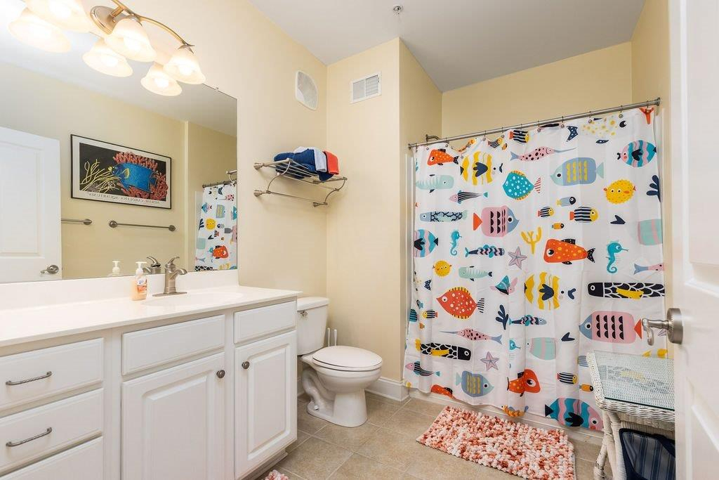 Bright One Bedroom with Lots of Amenities - Photo 9